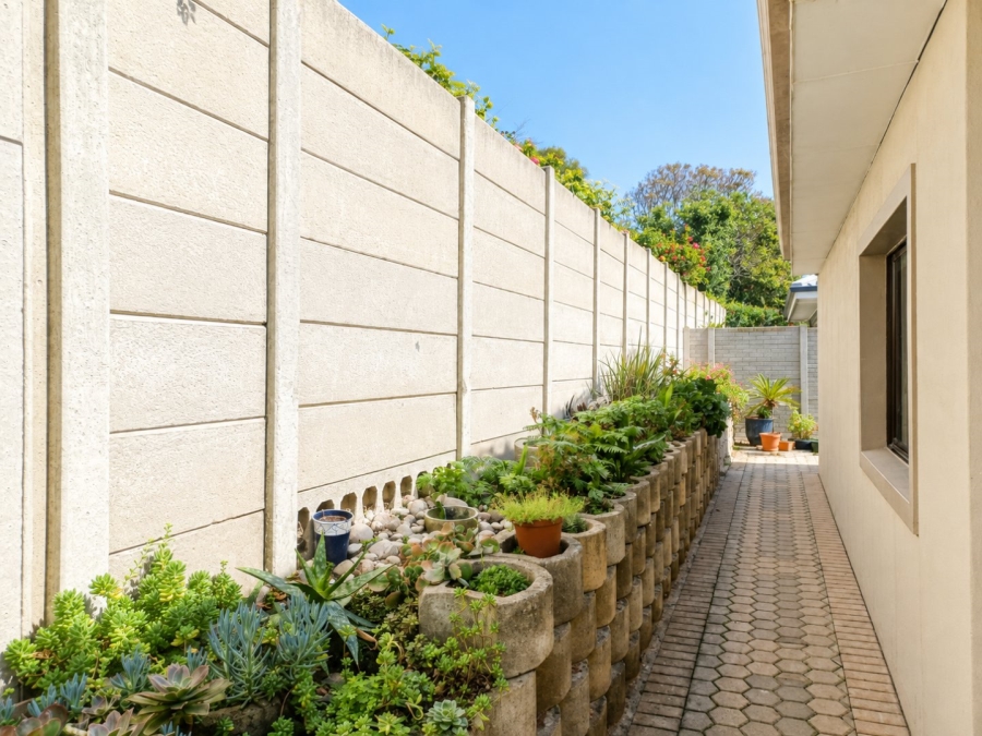 3 Bedroom Property for Sale in Reebok Western Cape